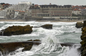 découvrez les stratégies innovantes d'adaptation côtières pour faire face aux défis du changement climatique. explorez des solutions durables pour protéger nos littoraux et préserver la biodiversité marine.