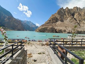 découvrez les magnifiques horizons bleus du pakistan, un pays riche en culture et en paysages à couper le souffle. explorez des montagnes majestueuses, des lacs turquoise et des ciels éclatants qui en font une destination unique à travers ses panoramas époustouflants.