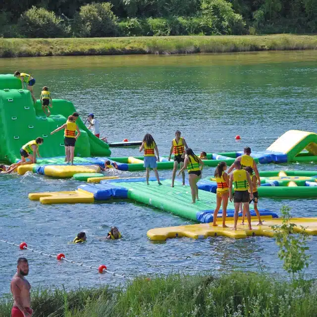 découvrez l'aqua-tourisme, une aventure unique qui combine exploration aquatique, activités nautiques et respect de l'environnement. plongez dans des destinations idylliques et vivez des expériences inoubliables en harmonie avec la nature.