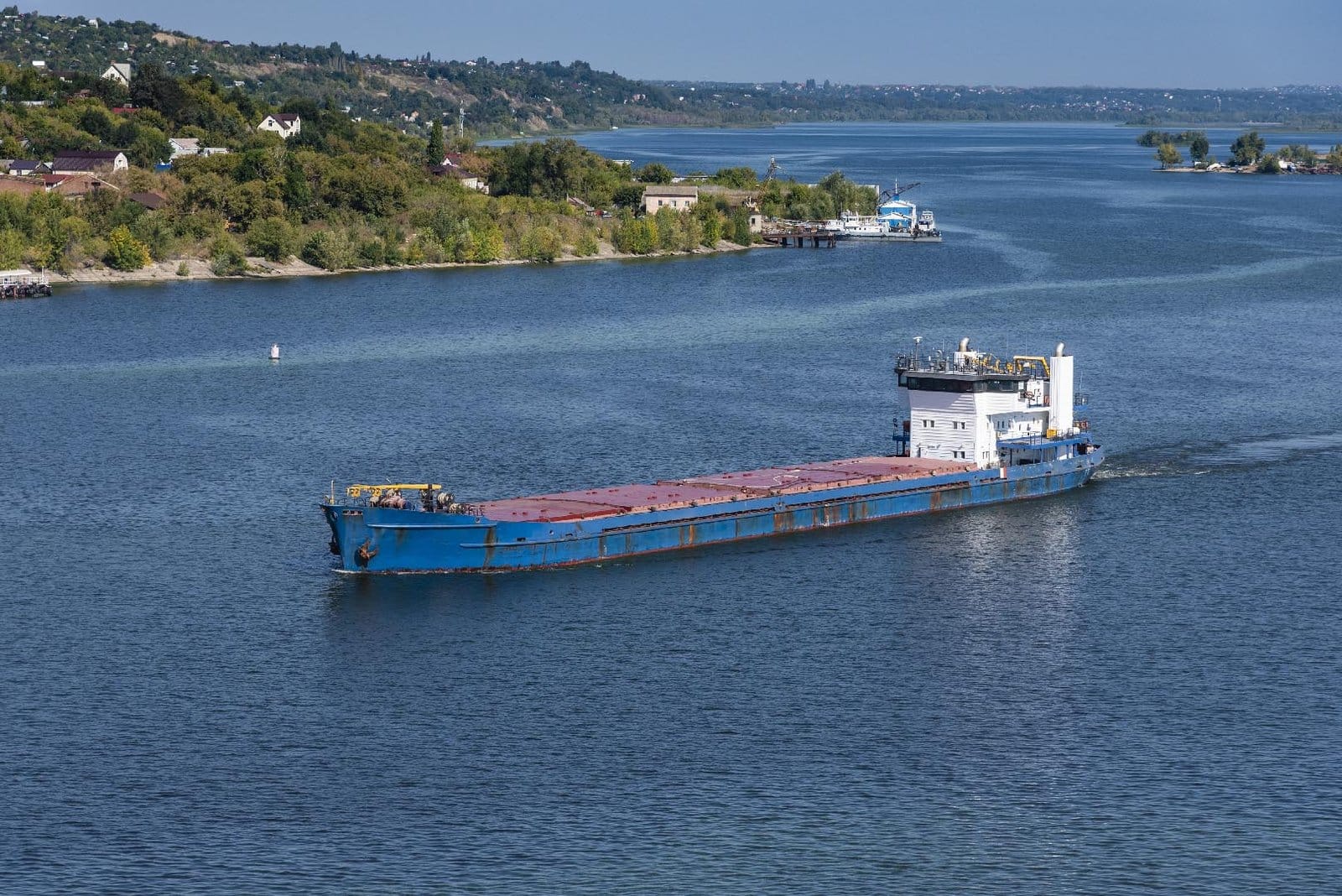 découvrez notre expertise en politiques maritimes, où nous analysons et développons des stratégies durables pour la gestion des ressources océaniques, la préservation des écosystèmes marins et la sécurité maritime.